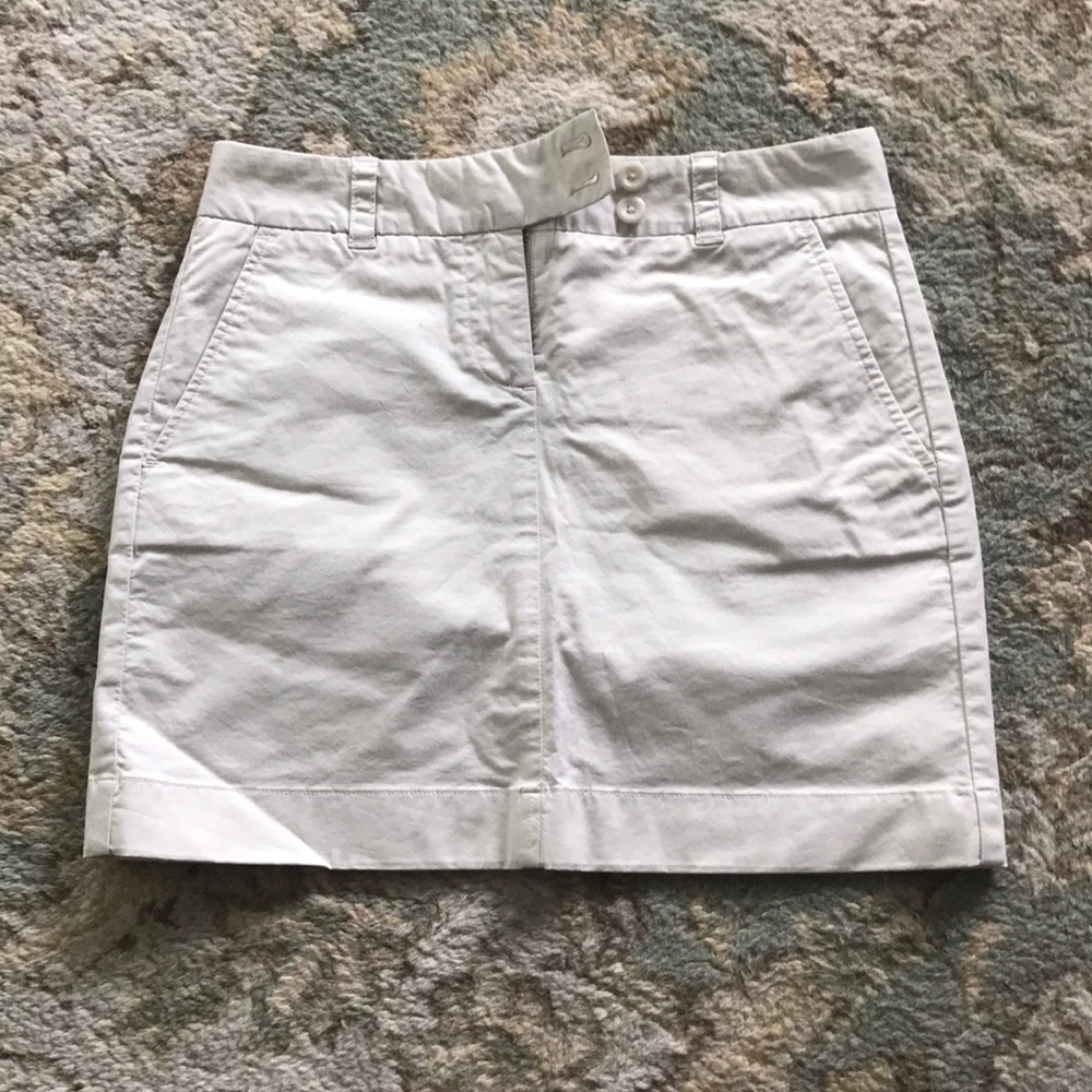 Super cute khaki Vineyard Vines skirt!!!